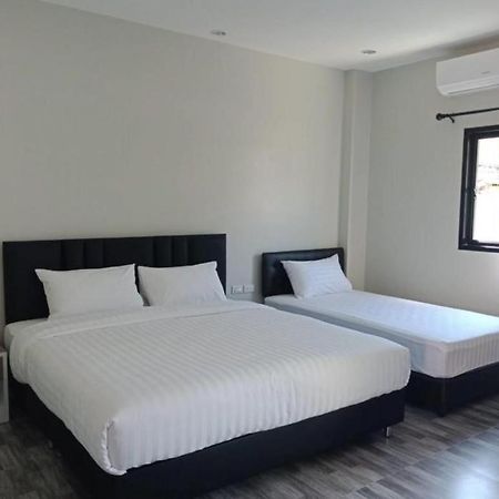 OYO 259 Baan Napatr Hotel Bang Tao Beach  Buitenkant foto