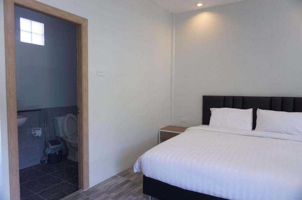 OYO 259 Baan Napatr Hotel Bang Tao Beach  Buitenkant foto
